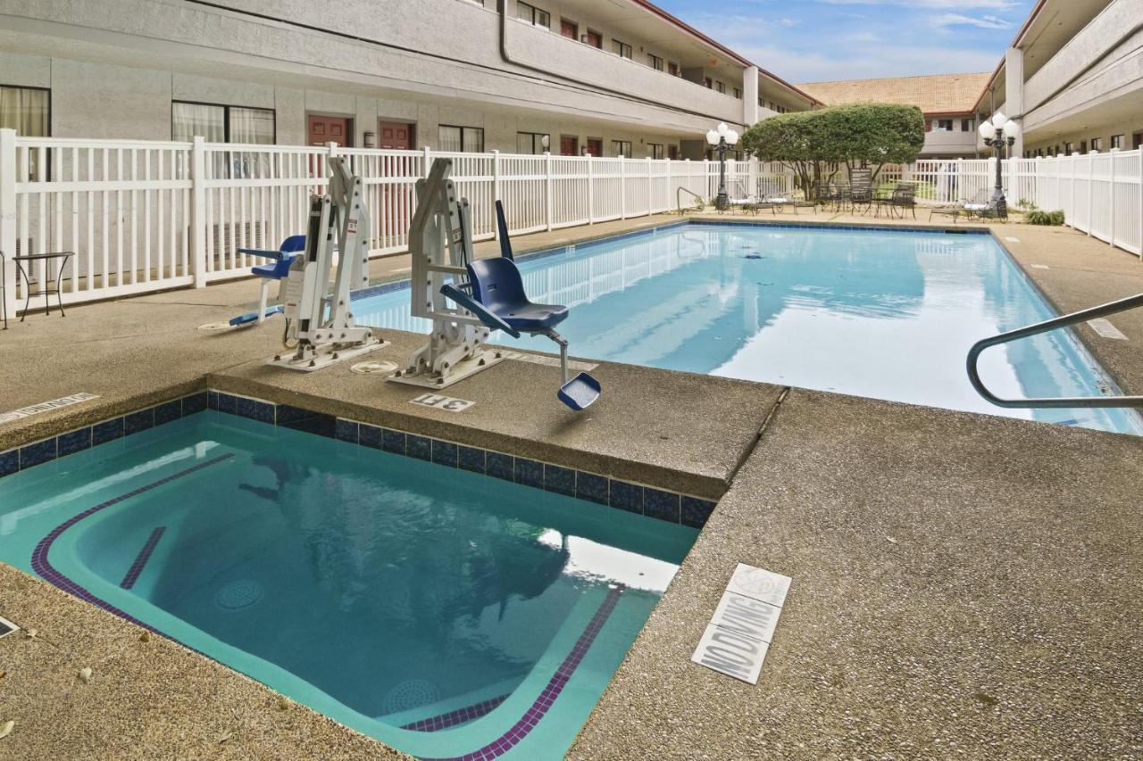 Irving Inn & Suites At Dfw Airport Екстериор снимка