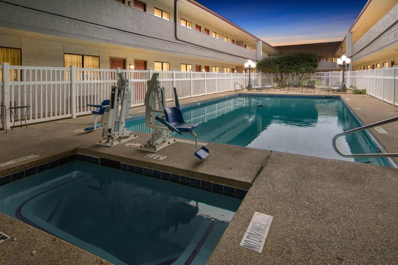 Irving Inn & Suites At Dfw Airport Екстериор снимка