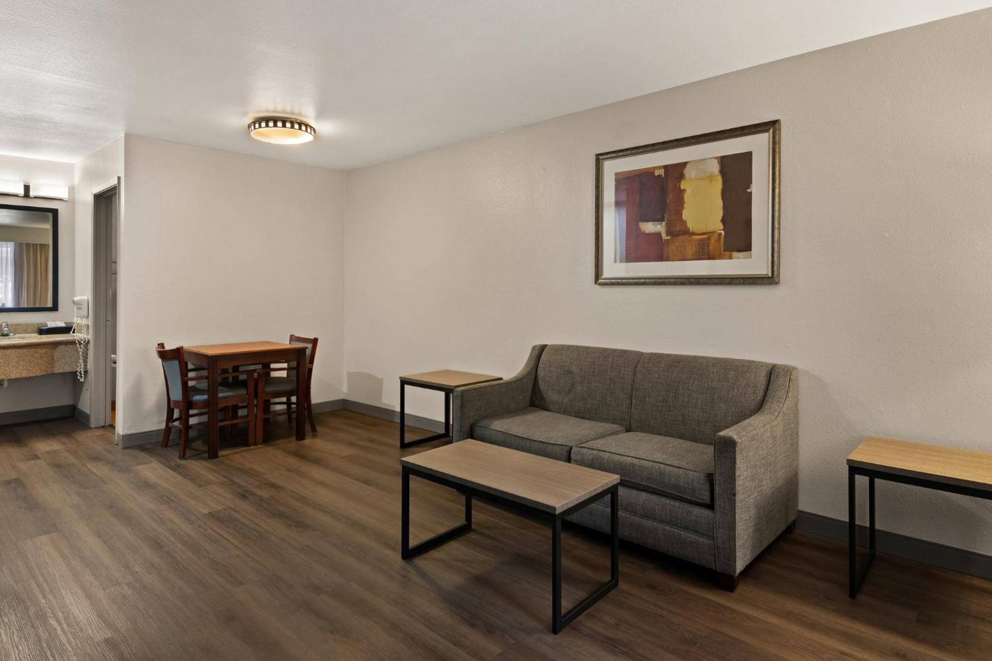 Irving Inn & Suites At Dfw Airport Екстериор снимка