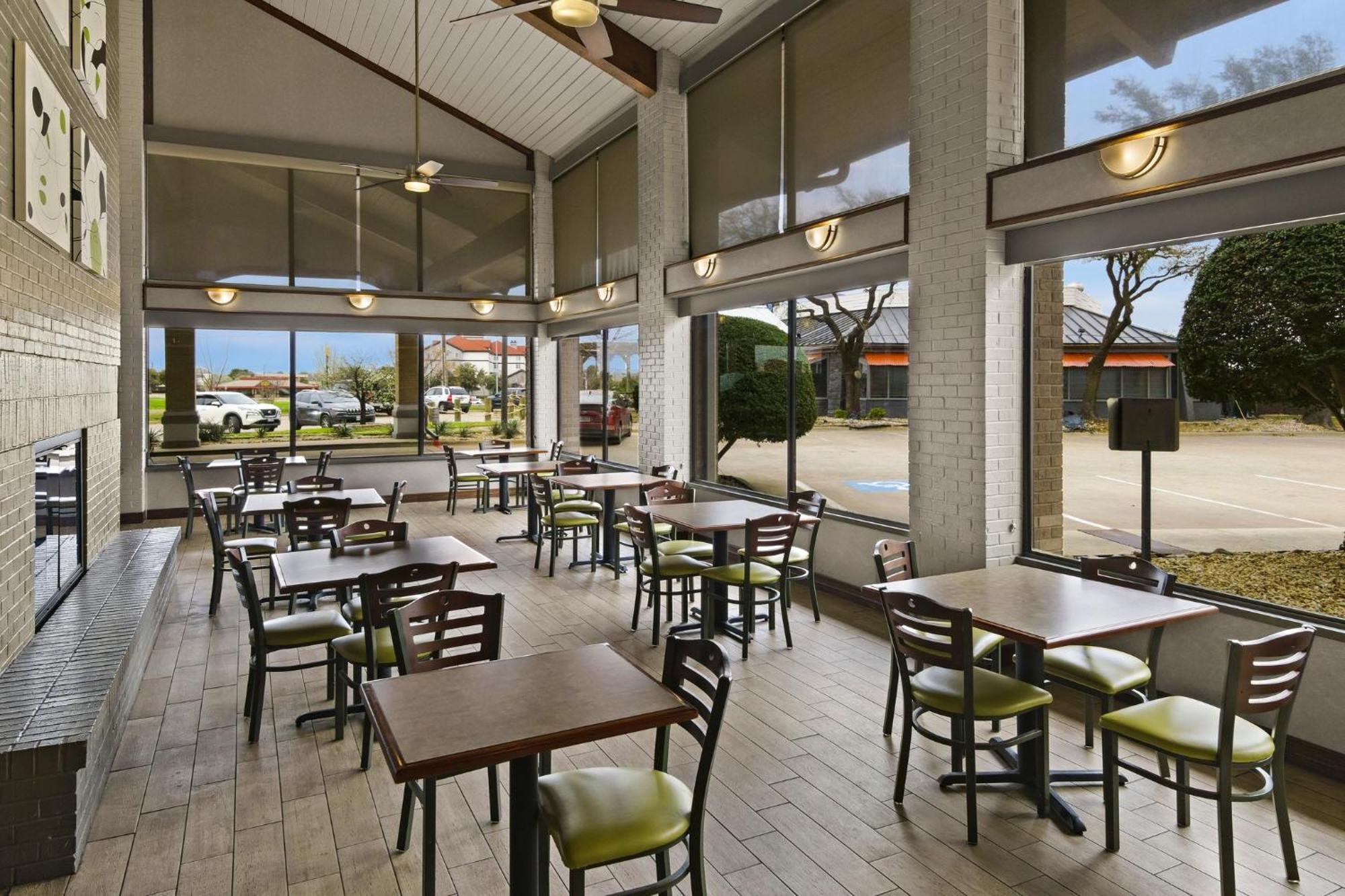 Irving Inn & Suites At Dfw Airport Екстериор снимка