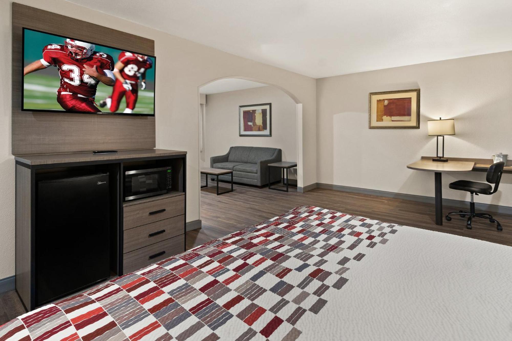 Irving Inn & Suites At Dfw Airport Екстериор снимка
