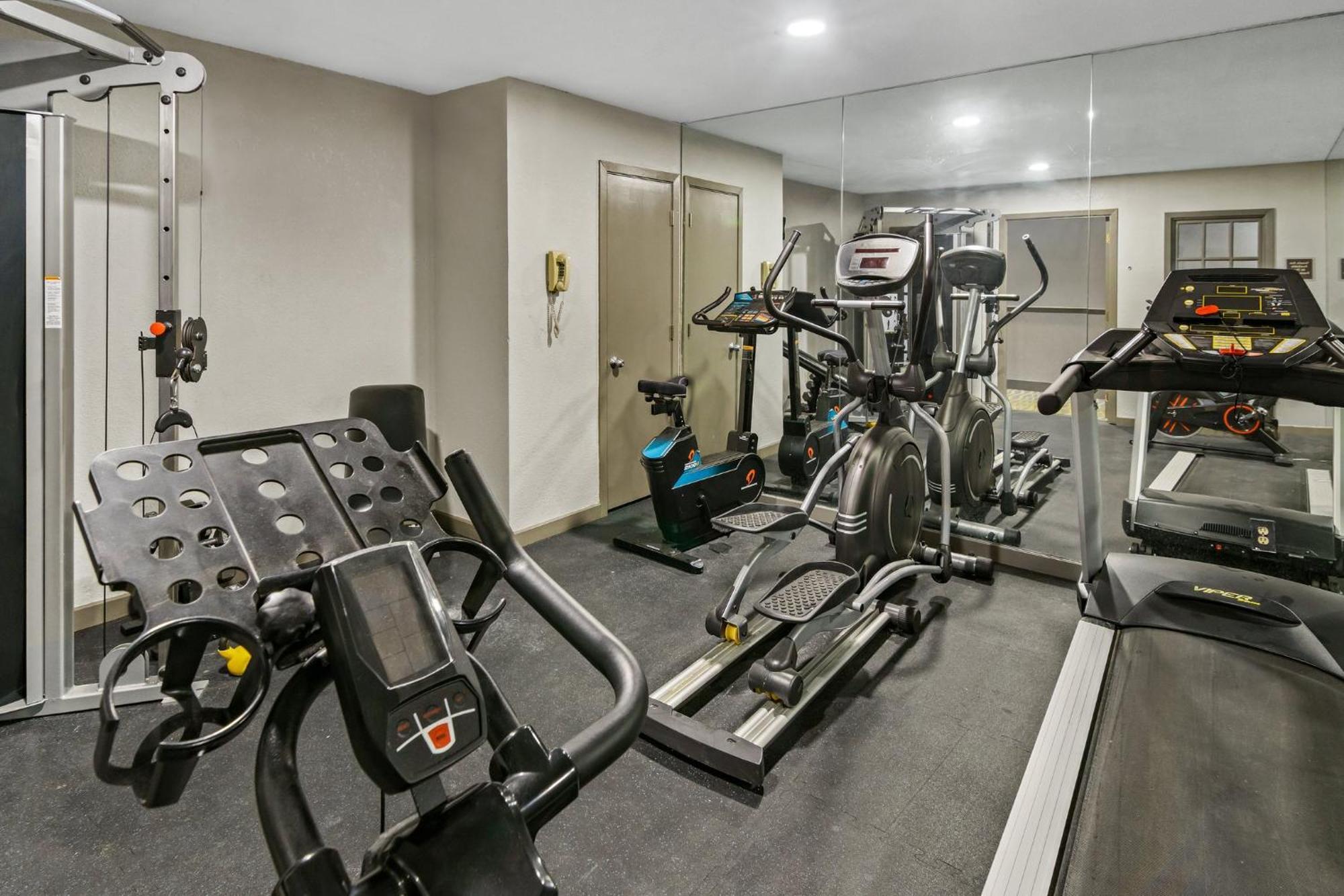 Irving Inn & Suites At Dfw Airport Екстериор снимка