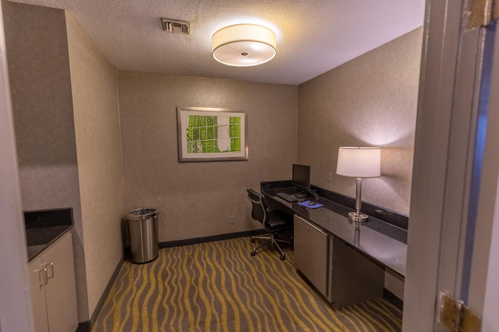 Irving Inn & Suites At Dfw Airport Екстериор снимка