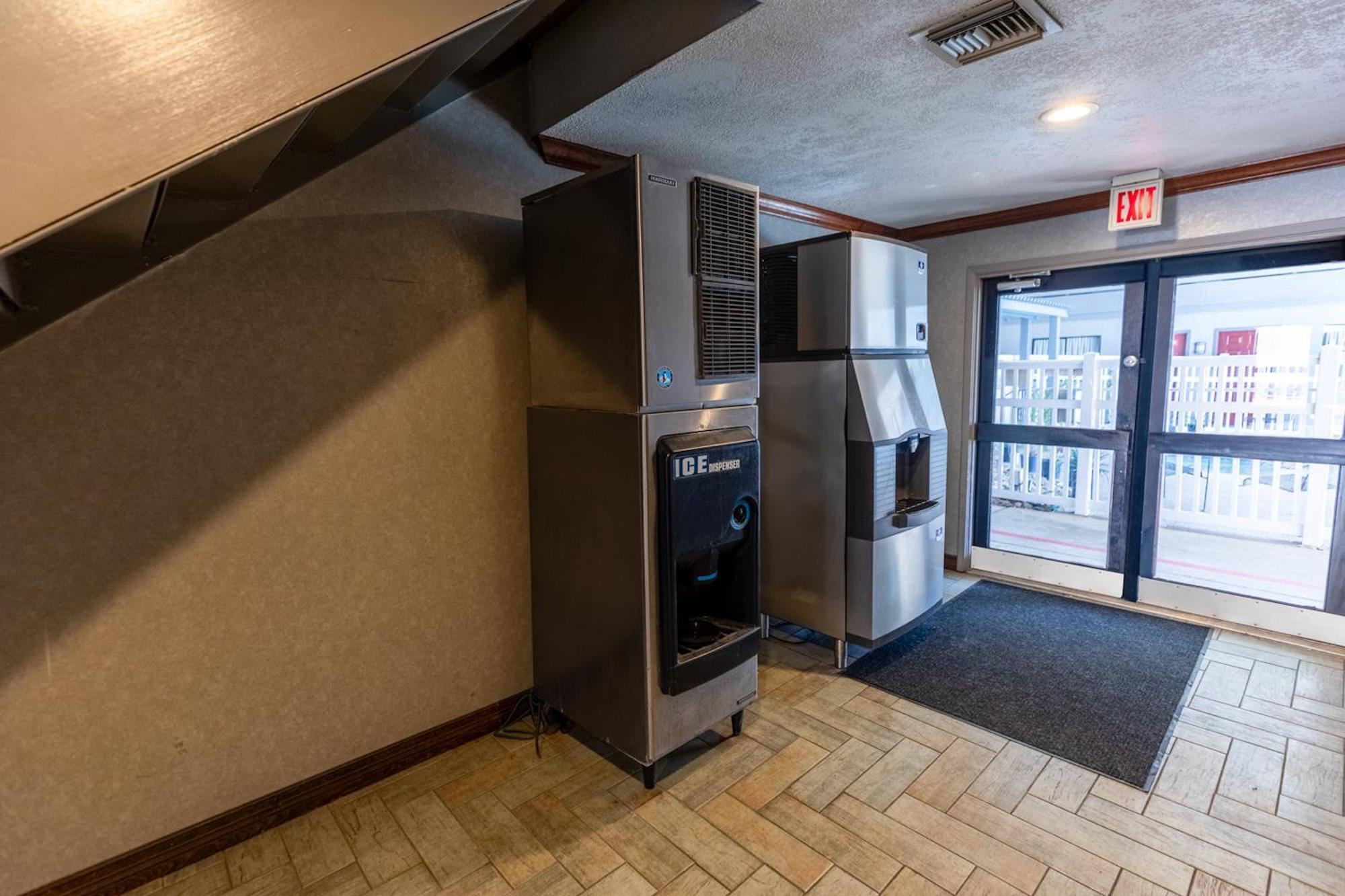 Irving Inn & Suites At Dfw Airport Екстериор снимка