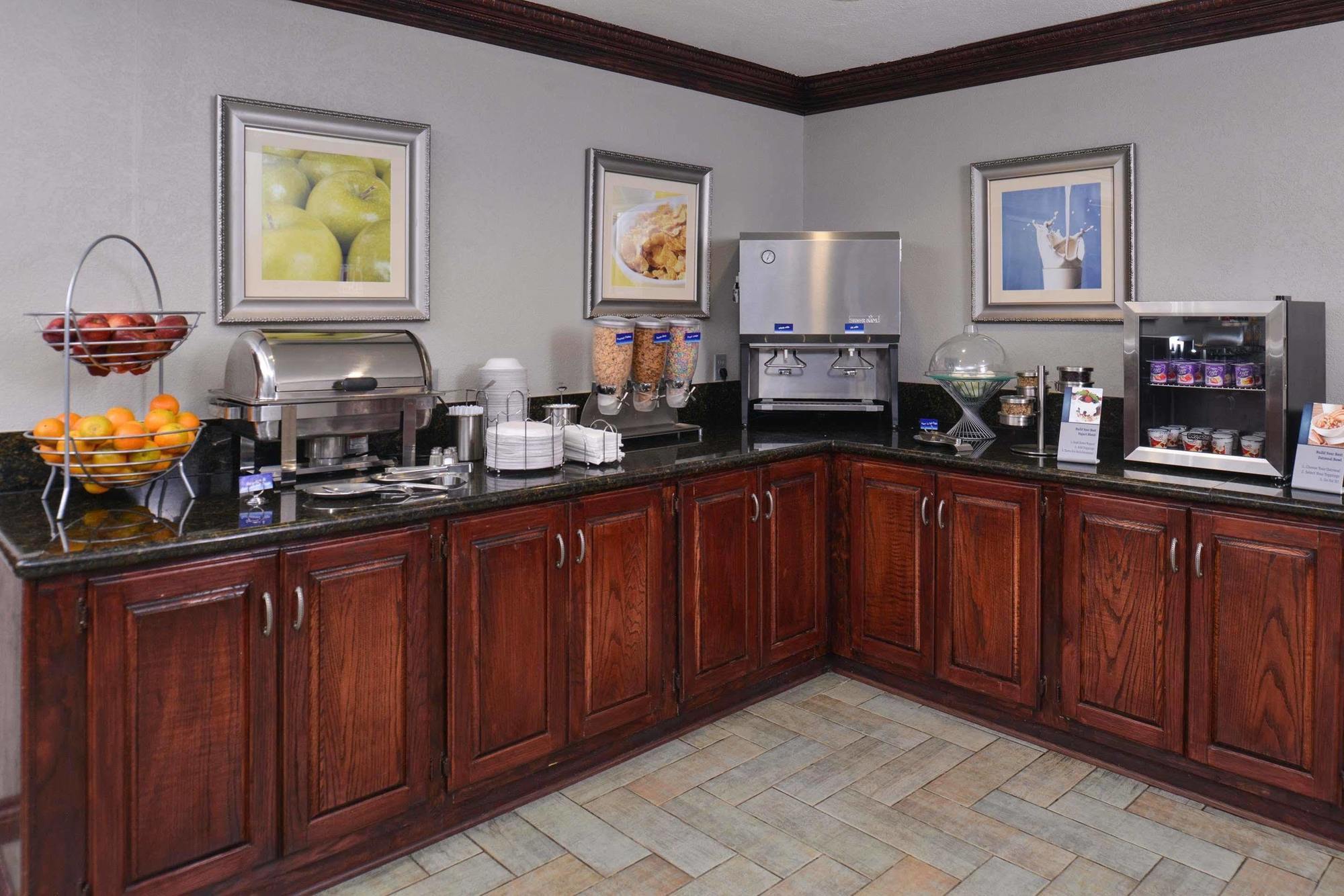 Irving Inn & Suites At Dfw Airport Екстериор снимка