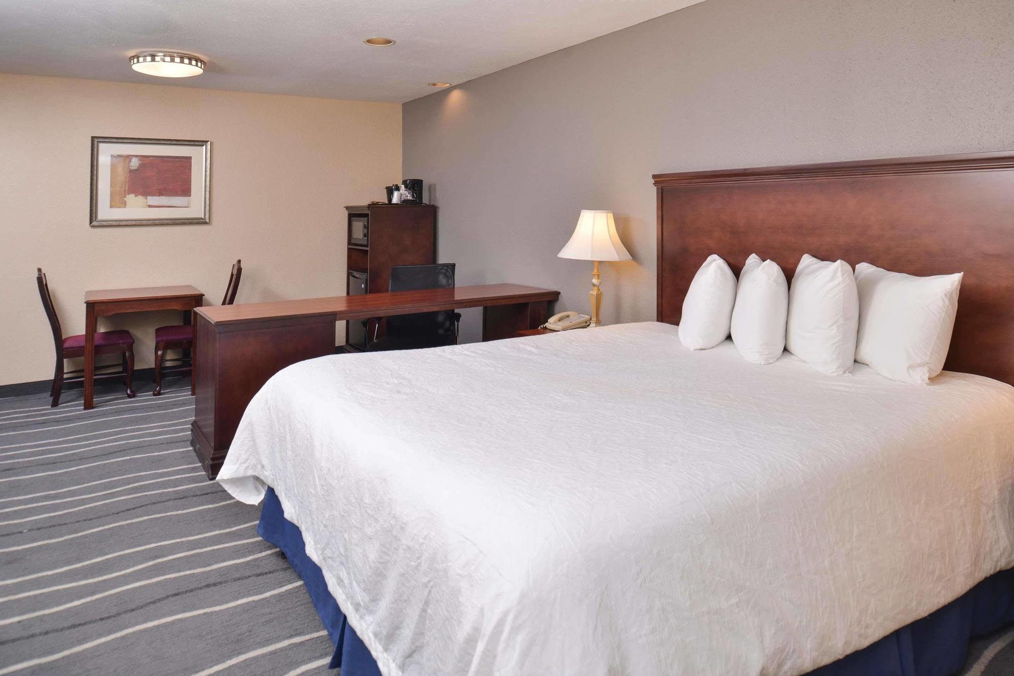 Red Roof Inn & Suites Irving - Dfw Airport South Екстериор снимка