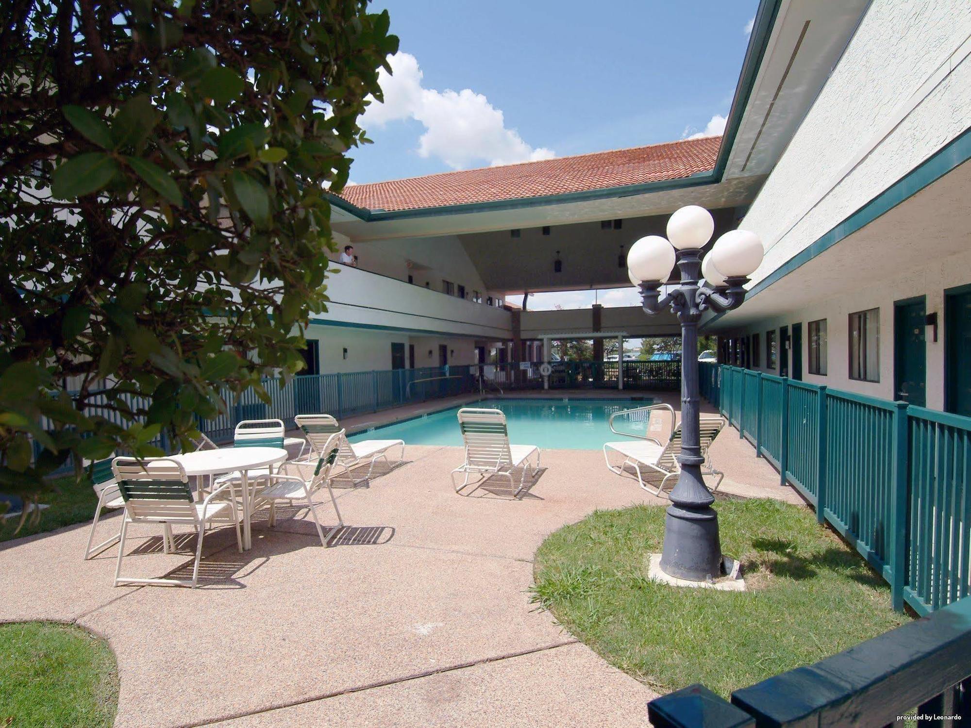 Irving Inn & Suites At Dfw Airport Съоръжения снимка