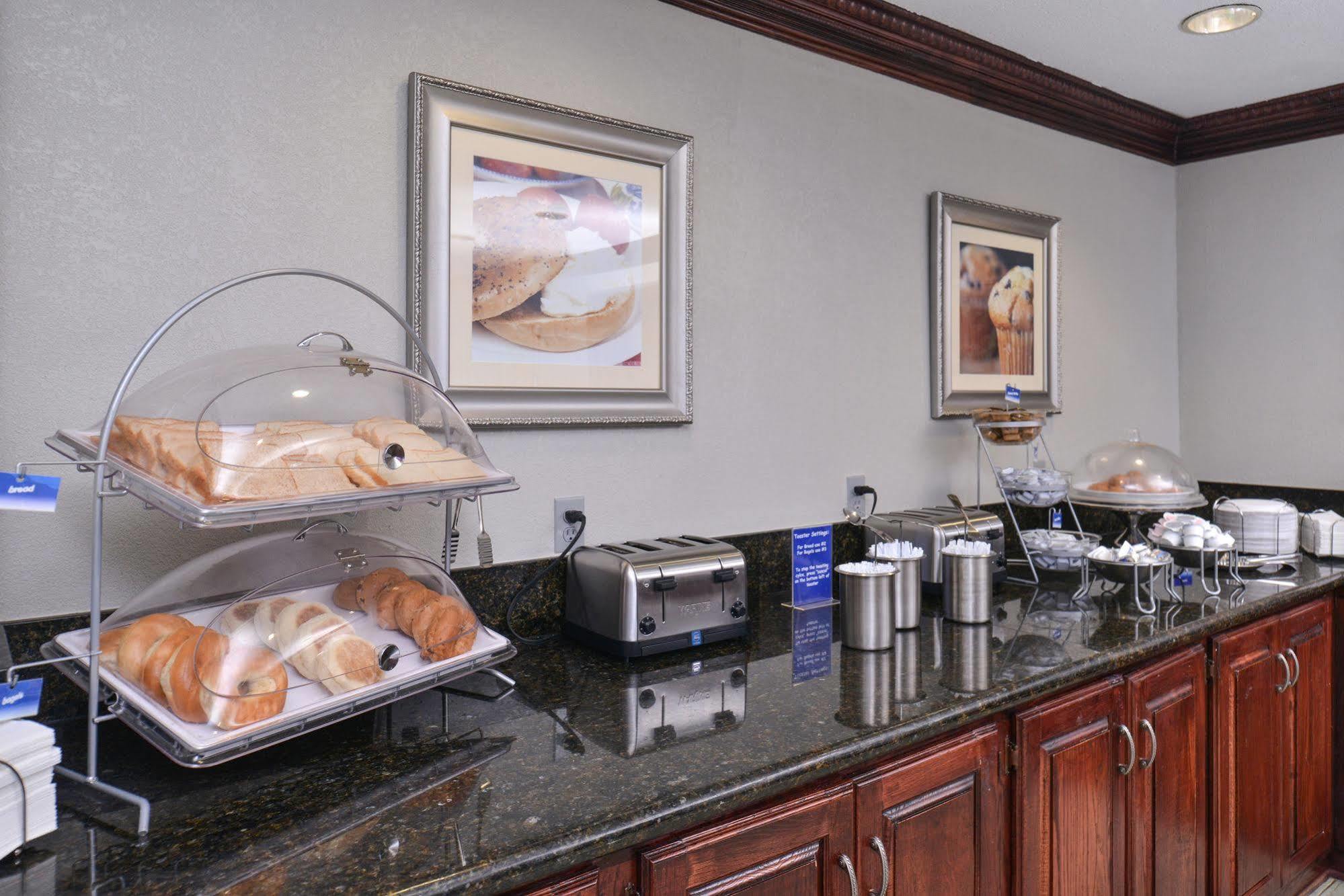 Irving Inn & Suites At Dfw Airport Екстериор снимка