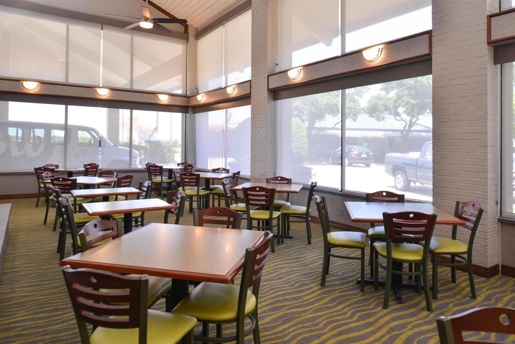 Irving Inn & Suites At Dfw Airport Екстериор снимка