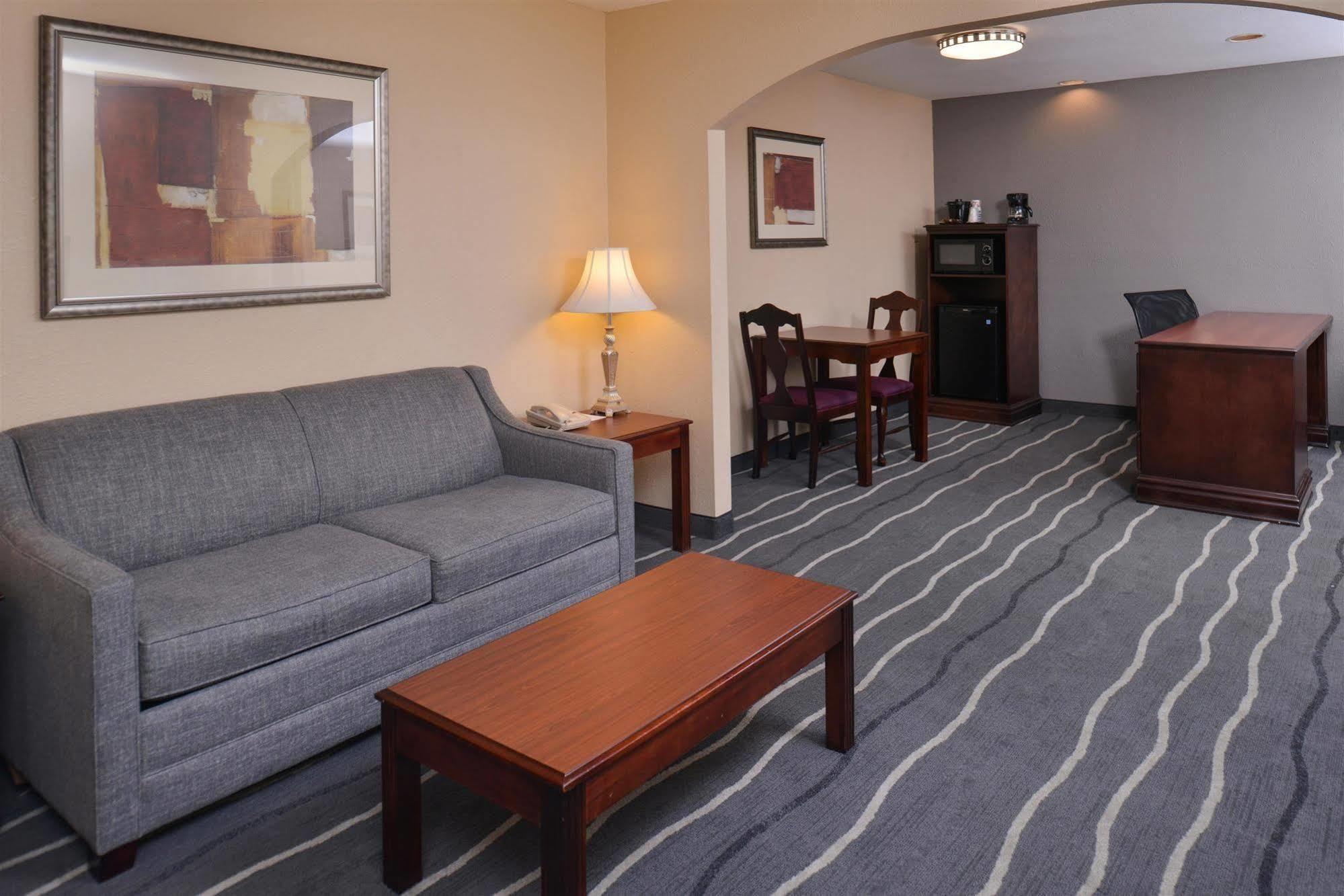 Irving Inn & Suites At Dfw Airport Екстериор снимка