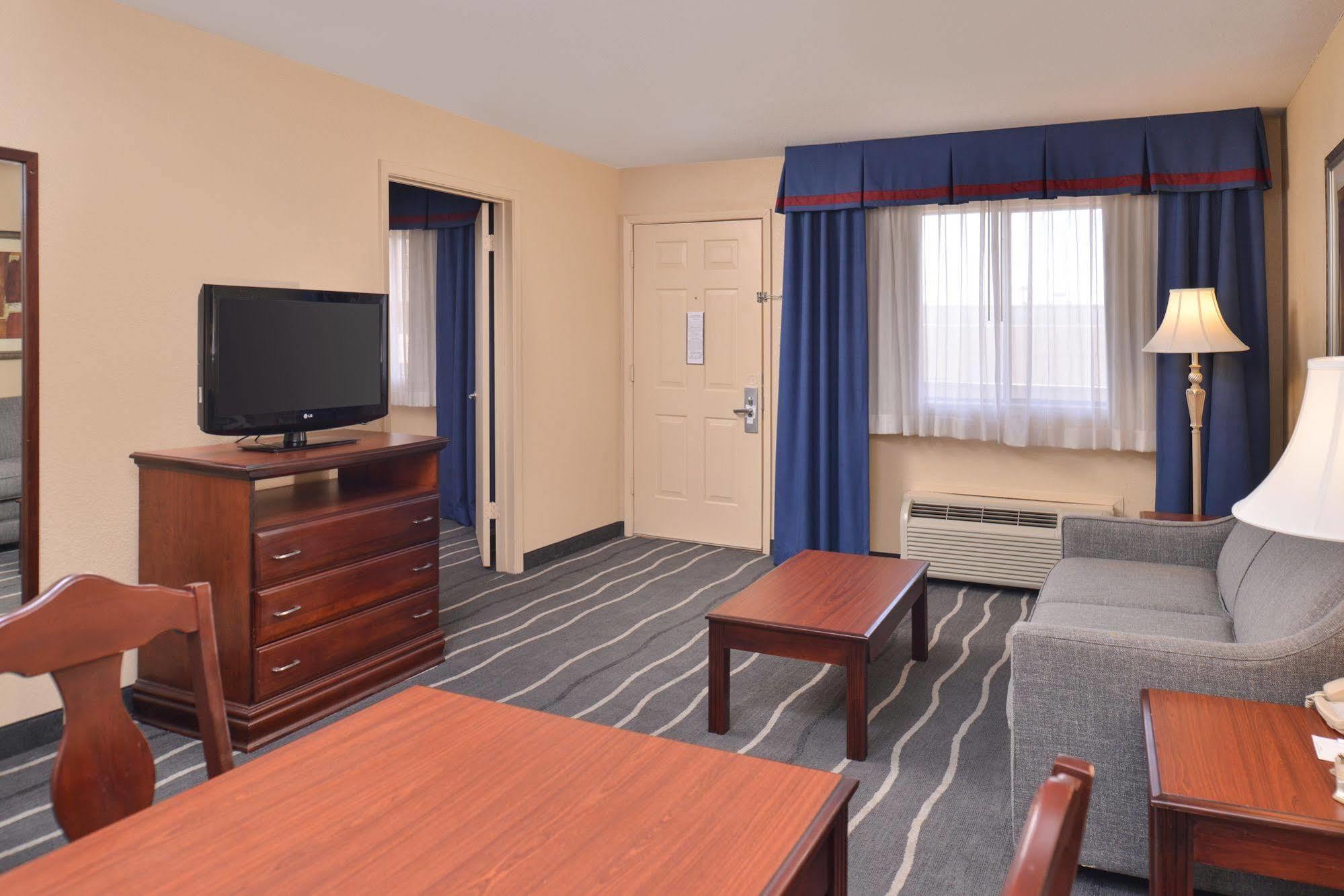 Irving Inn & Suites At Dfw Airport Екстериор снимка