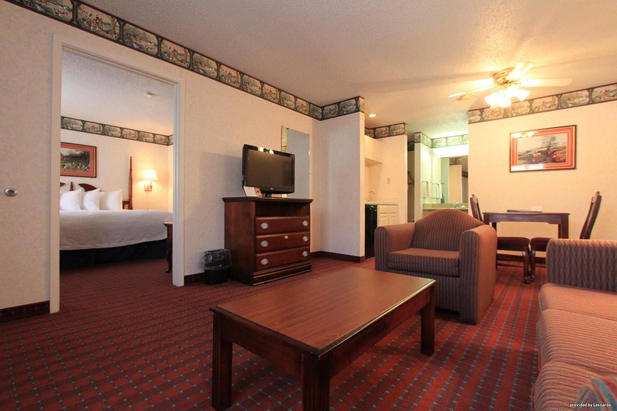 Irving Inn & Suites At Dfw Airport Екстериор снимка